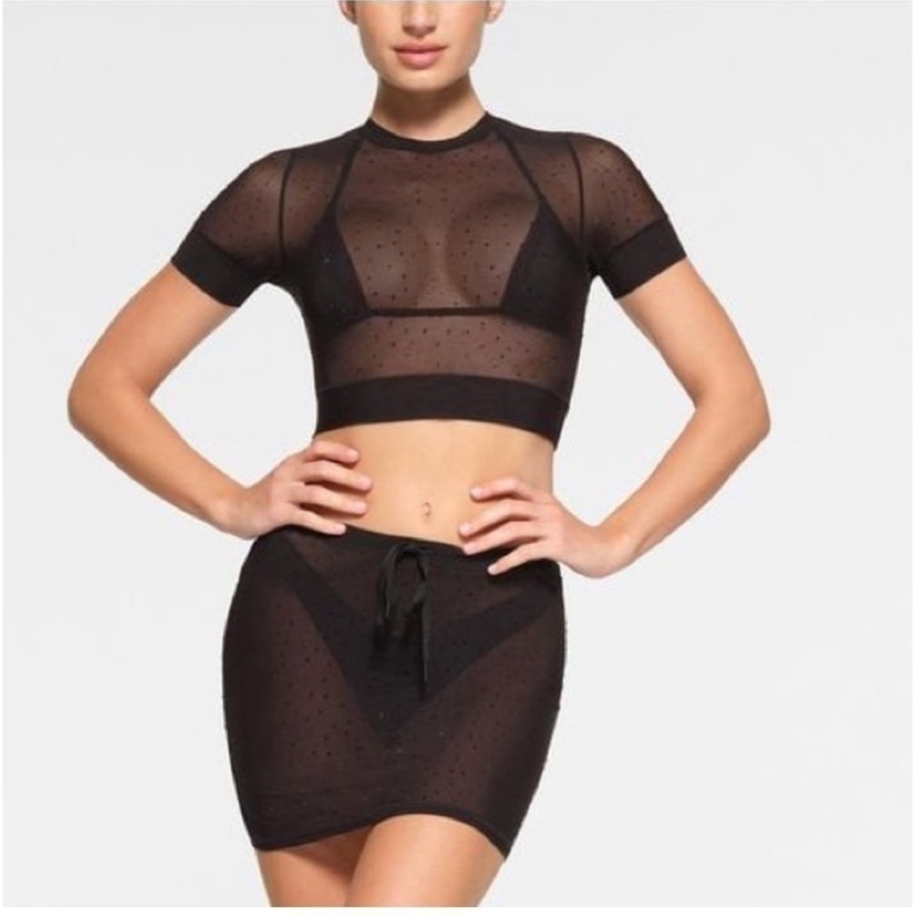 SKIMS Mesh Rhinestone Swim Cover Ups Tshirt in Onyx Size XXS SKU:39R